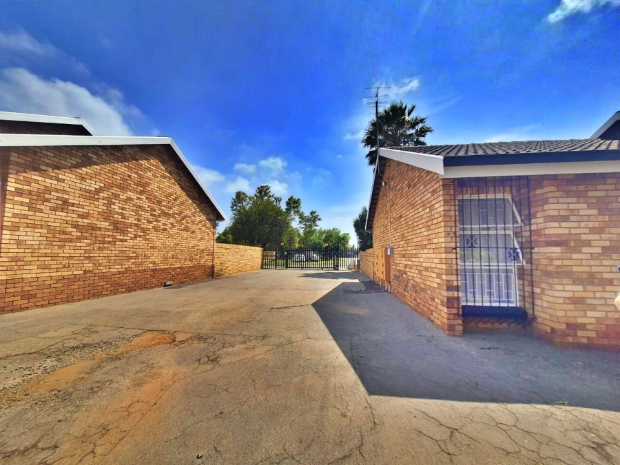 28 Bedroom Property for Sale in Kannoniers Park North West